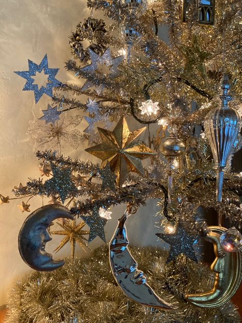 Constellation Christmas Tree, Silver And Gold Christmas Aesthetic, Starry Christmas Tree, Celestial Christmas Ornaments, Celestial Christmas Aesthetic, Whimsigoth Christmas Tree, Saturnalia Decorations, Celestial Christmas Decor, Celestial Christmas Tree