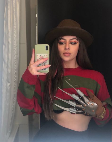 freddie krueger halloween costume for women mirror selfie Dark Hair Halloween Costumes Women, Slasher Halloween Costume Women, Horror Custome Halloween, Slasher Costumes Women, Simple Freddy Krueger Makeup, Hallowen Costume Ideas For Women Easy, Freddy Krueger Costume Women Makeup, Scary Movie Halloween Costumes Women, Customs Ideas Halloween