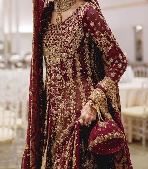 Maroon Bridal Pakistani, Lace Wedding Dress Simple, Wedding Dress Affordable, Wedding Dresses Styles, Latest Bridal Lehenga Designs, Nikah Dress, Red Bridal Dress, Latest Bridal Lehenga, Desi Wedding Dresses