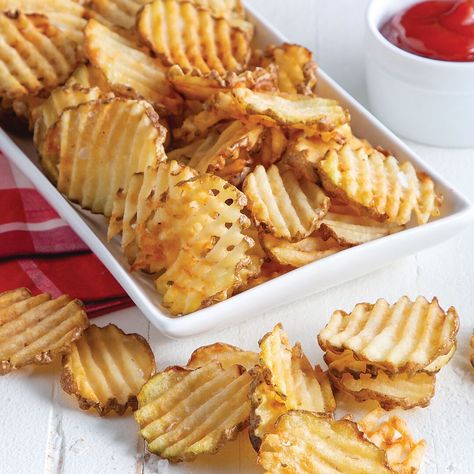 Waffle Fries Recipe, Crinkle Fries, Crinkle Cut Fries, How To Make Waffles, Homemade French Fries, Waffle Fries, Homemade Waffles, Bbq Chicken Recipes, Fries Recipe