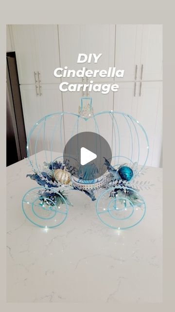 Cinderella Carriage Centerpiece Diy, Cinderella Party Centerpieces, Cinderella Quinceanera Themes Ideas, Cinderella Birthday Centerpieces, Cinderella Quince Centerpieces, Cinderella Quinceanera Themes Centerpieces, Cinderella Centerpiece Ideas Quince, Princess Party Centerpieces Diy, Carriage Centerpiece Ideas