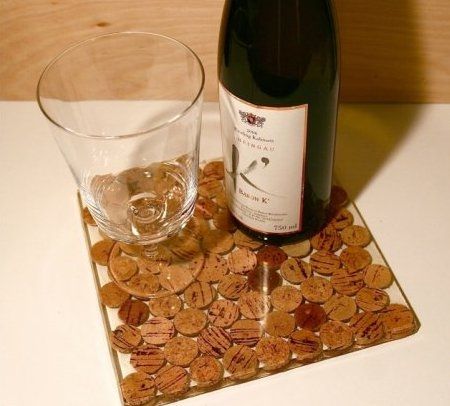 Corks preserved in resin to make serving dish! Wine Cork Resin, Wine Cork Trivet, Recycled Wine Corks, Wine Cork Diy Crafts, Wine Cork Diy, Cork Trivet, Cork Projects, Cork Diy, Diy Resin Projects