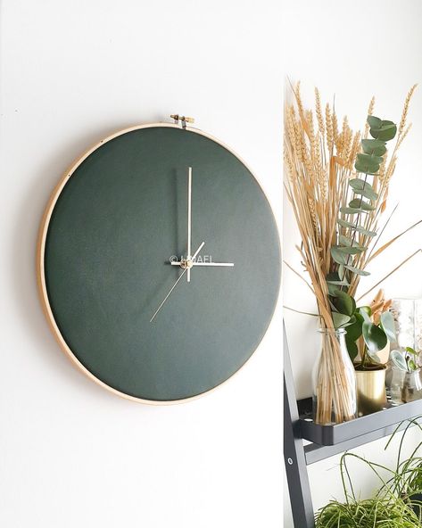 Minimalist Clock, Minimalist Clocks, Minimalist Wall Clocks, Living Room Clocks, Home Decor Minimalist, Wooden Embroidery Hoops, Leather Wall, Modern Clock, Media Wall