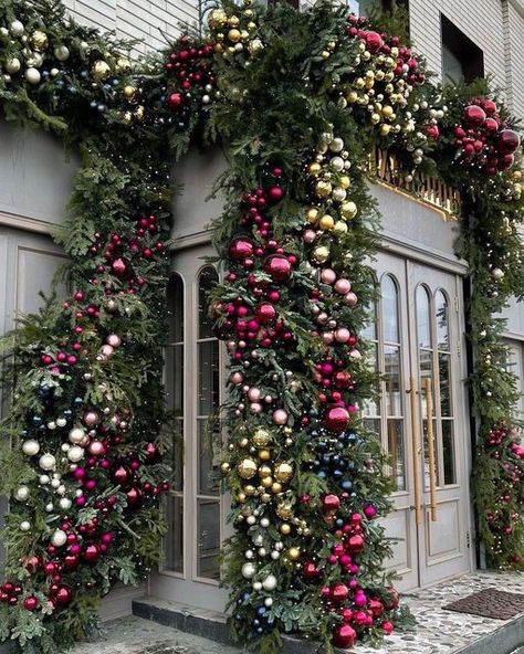 Commercial Christmas Decorations Outdoor, Christmas Outside Door Decorations, Noble Fir Christmas Tree Decorated, Christmas Archway Outdoor, Winter Front Door Decor, Christmas Balcony, Ornament Wall, Christmas Front Doors, Christmas Interiors