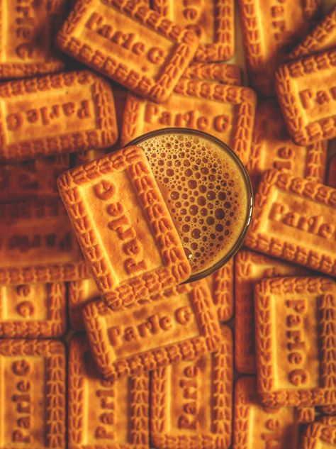 Parle biscuit Parle G Biscuits Photography, Types Of Biscuits, Chai And Parle G, Chai Aesthetic Photography, Parle G Biscuits, Biscuit Photography, Biscuits Photography, Parle G, Healthy Biscuits