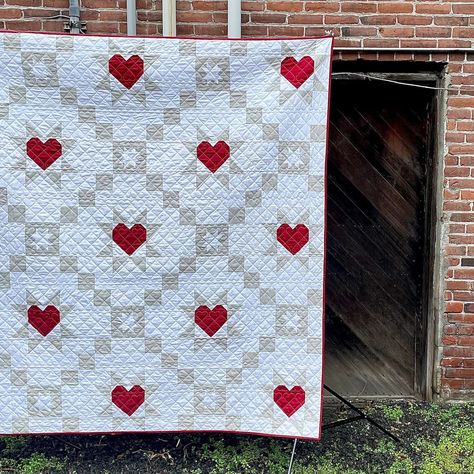 Starry Hearts Quilt Pattern, Large Heart Quilt Pattern, Heart In A Star Quilt Block, Quilt Back Fabric, Heart Quilts Ideas, Quilt Patterns With Hearts, Quilts With Hearts Patterns, Heart Quilt Patterns Free, Quilt Patterns Heart