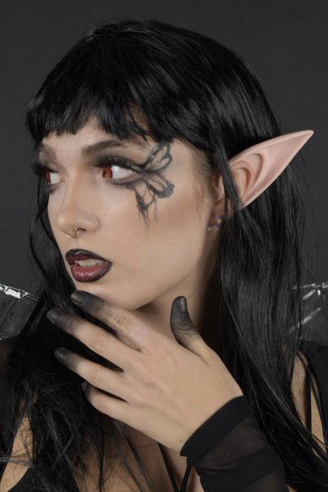 Dark Fairytale Costume, Lord Of The Rings Makeup Looks, Princess Of Darkness Makeup, Goth Fairy Halloween Costumes, Scary Fairy Costume Halloween, Banshee Halloween Costume, Black And White Fairy Costume, Occult Costume Ideas, Evil Fairy Halloween Costumes