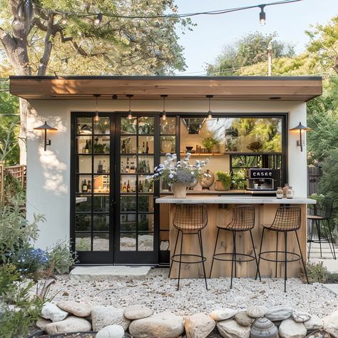 Tiny House With Outdoor Kitchen, Garden Patio Design Ideas, Tiny Home Bar, Back House Ideas, Fun Home Ideas, Garden Room Ideas Interior Design, Studio House Design, Outdoor Bar Kitchen, Garden Kitchen Outdoor