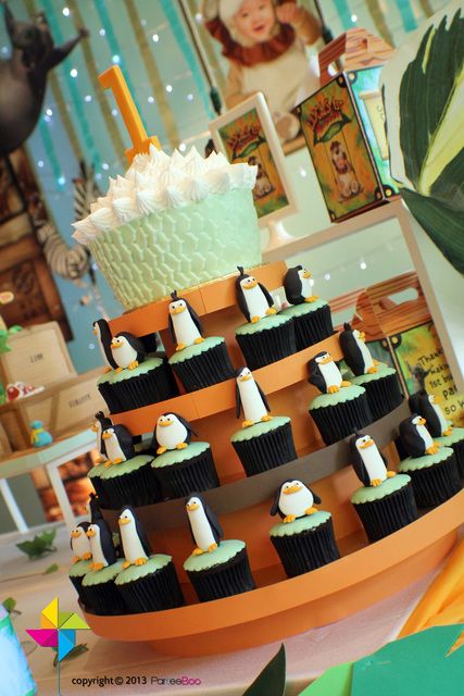 Awesome cake and cupcakes at a Madagascar party!  See more party ideas at CatchMyParty.com!  #partyideas #madagascar Madagascar Birthday Party, Madagascar Cake, Madagascar Party, Penguin Cupcakes, Penguin Cakes, Penguin Birthday, Penguin Party, Penguins Of Madagascar, Awesome Cakes