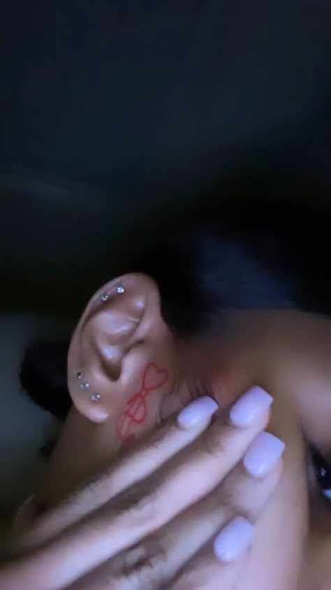 Double Helix Piercings Black Women, Piercings And Tattoos, Cool Ear Piercings, Pretty Ear Piercings, Tattoos For Black Skin, Red Ink Tattoos, Cute Ear Piercings, Pretty Tattoos For Women, Dope Tattoos For Women