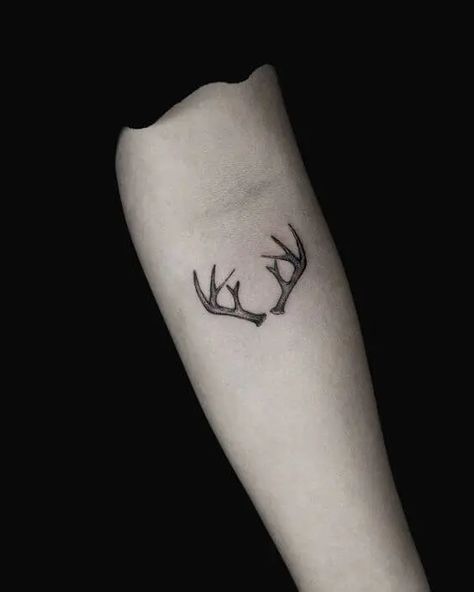 12+ Small Deer Antler Tattoo Designs | PetPress Deer Antler Tattoos, Deer Antler Tattoo, Buck Tattoo, Antler Tattoos, Antler Tattoo, Tato Geometris, Deer Skull Tattoos, Deer Tattoo Designs, Tato Paha