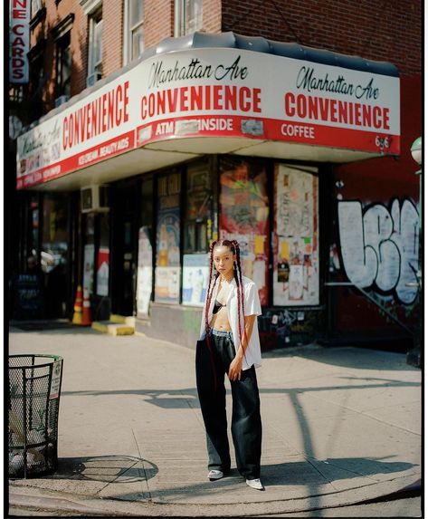 Streetwear Poses Photo Ideas, Streetwear Photoshoot, Nyc Photoshoot, Nyc Lifestyle, City Shoot, Studio Photography Poses, Creative Photoshoot Ideas, Glam Photoshoot, Street Portrait