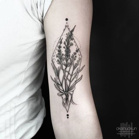 Tier Tattoo, Fern Tattoo, Lavender Tattoo, Tattoos Mandala, Forest Tattoos, Tattoo Convention, Bicep Tattoo, Tattoos Geometric, Plant Tattoo