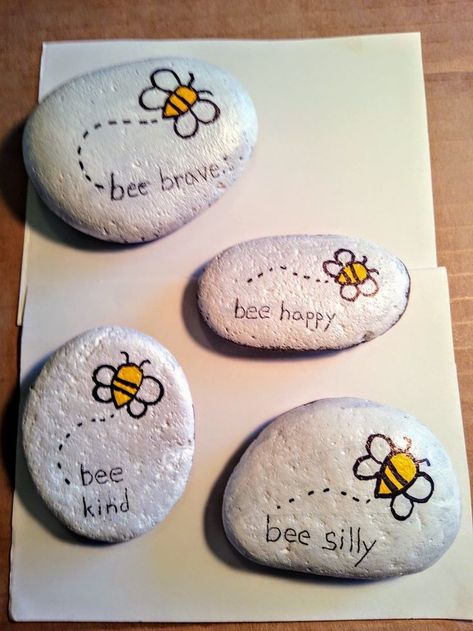 Bee Sayings, Paint Stone, Diy Rock Art, Stones Art, Stone Art Painting, Painted Rocks Kids, Painted Rocks Craft, Painted Rocks Diy, 흑백 그림