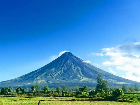 Mayon Volcano Legazpi,Albay Mayon Volcano Aesthetic, Volcano Photography, Jet Pribadi, Volcano Wallpaper, Land Forms, Mayon Volcano, Siargao, Wallpaper Nature, Beautiful Locations Nature