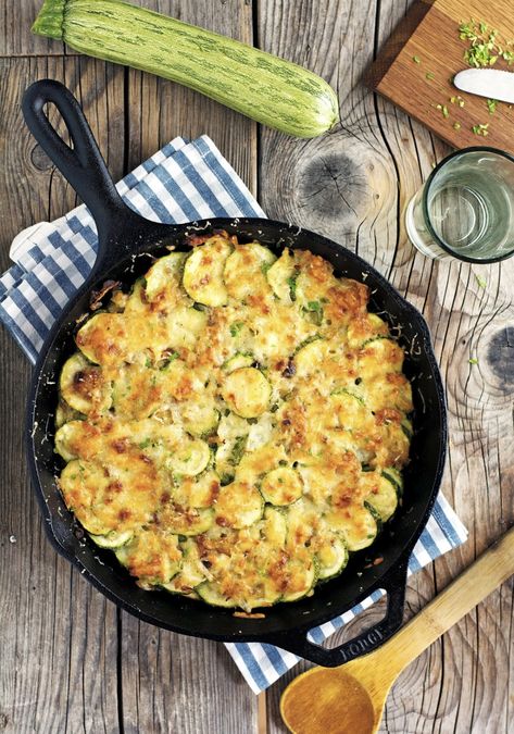 Zucchini Dinner Recipes, Creme Fraiche Recipes, Zucchini Gratin, Easy Zucchini, Veg Dishes, Keto Cooking, Veggie Side Dishes, Zucchini Recipes, Vegetable Sides