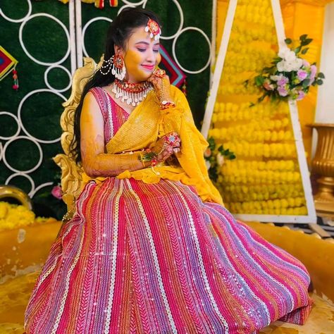 Special thanks to @dimpi__ranu for sharing such heartwarming pictures of her haldi ceremony styling our handmade jewellery❤️ We wish her a very happy and blessed married life ❤️ She is looking absolutely stunning in our customised Cowrie jewellery🔥 Items included: ❤️ Necklace ❤️ Earrings ❤️ Mang teeka ❤️ 2 Hathphool ❤️ Anklets ❤️ Waist belt Color customisation available 🔥 If you are planning your haldi/mehndi or baby shower ceremony, checkout this trending Cowrie shell jewellery ... Jewellery Mirror, Mehndi Jewellery, Haldi Jewellery, Ceremony Styling, Customised Jewellery, Cowrie Shell Jewelry, Shell Jewellery, Heartwarming Pictures, Bride Sister