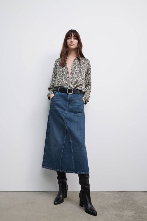 25 Zara Outfits That Will Earn You Instant Compliments | Who What Wear UK Denim Skirt Outfit Winter, Denim Midi Skirt Outfit, Long Denim Skirt Outfit, Jean Midi Skirt, Jean Skirt Outfits, Long Jean Skirt, Mode Tips, Midi Skirt Outfit, Denim Skirt Outfits