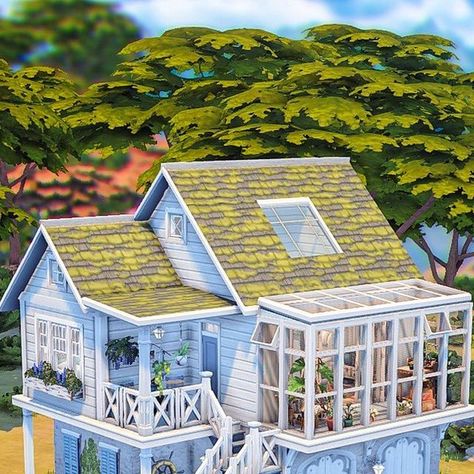 waaavy ⋒ sims on Instagram: "Finally finished my Shore House! I based this on a miniature I found on Pinterest and decided to turn it into a coastal cottage. The main home is on the upper level and is a small, but cozy 1 bedroom with a screened in porch. There’s a flower studio on the ground floor with a studio apartment that could be used for rentals. Hope you like it!☀️ ・Gallery ID: miss_waaave ・CC: None ・Reshade: Dove by kindlespice ・Editing: Photoshop + Lightroom #ts4 #sccregram #thesim Sims 4 Screened In Porch, Anime Beach House, Sims 4 Porch, Sims 4 Beach House Base Game, Sims 4 Coastal Cottage, Coastal Sims 4, Sims Coastal House, Sims 4 Small Cottage, Small Coastal House