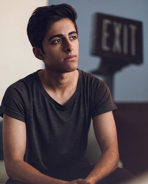 karan brar Karan Brar Aesthetic, Ravi Ross, Hey Jessie, Karan Brar, The Walking Dead Telltale, We Were Liars, Indian American, Clean Shave, Disney Channel Stars