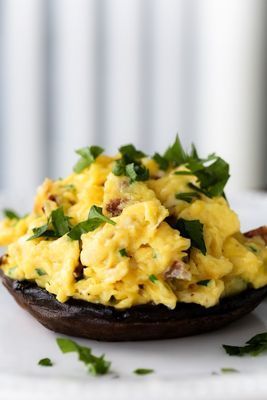 Breakfast Portabella Mushroom, Portabella Mushroom Breakfast Recipes, Scrabbled Egg, Scd Breakfast, Portobello Mushrooms Stuffed, Portabello Mushrooms, Eggs Protein, Mushroom Breakfast, Mushrooms Stuffed