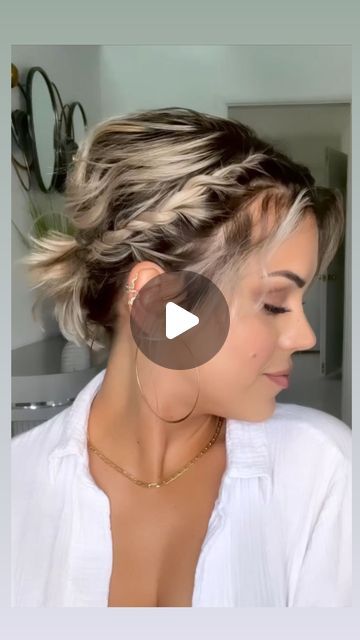 Short Prom Hair Updo, Updo Bob Hair, Haïr Style Tutorial Short Hair, Best Hairstyle For Short Hair, Cute Ways To Put Up Short Hair, What To Do With Short Hair Easy, Hairstyles For Short Bob Hair Easy, Short Hairstyles For Working Out, Short Hair Putups