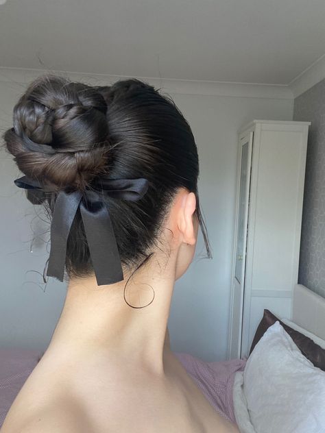 Κούρεμα Bob, Easy Bun Hairstyles, Ribbon Hairstyle, Fishtail Braid, Trendy Hair Color, Sleek Hairstyles, Aesthetic Hair, Bun Hairstyles, Pretty Hairstyles