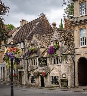 The Bridge Tea Rooms, Bradford on Avon | Bob Radlinski | Flickr Chipping Campden, Bradford On Avon, Peisaj Urban, European Farmhouse, Tea Rooms, English Village, Voyage Europe, Beautiful Villages, Old Stone