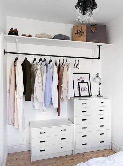 Minimalist open concept closet with white dressers Dressing Pas Cher, Koti Diy, Creative Closets, No Closet Solutions, Open Closet, Extra Bedroom, Diy Casa, Diy Bedroom, Bilik Tidur