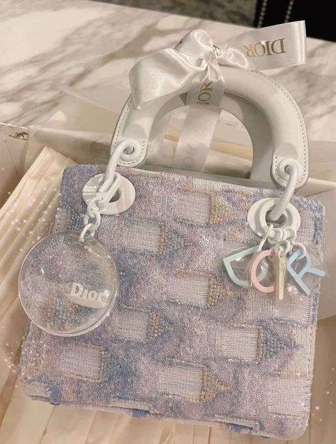 Tas Dior Aesthetic, Tas Korea Style Selempang, Dior Aesthetic Bag, Tas Korea Style, Dior Bags Aesthetic, Lady Dior Bag Aesthetic, Tas Selempang Aesthetic, Dior Bag Collection, Dior Aesthetic Outfit