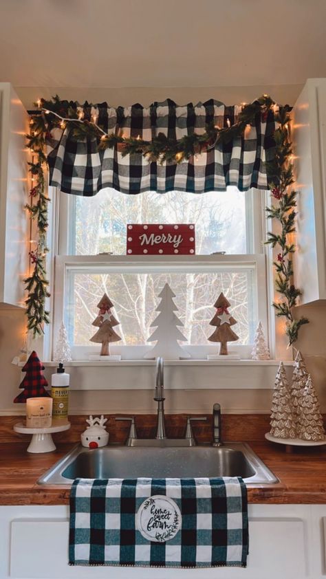 Mobile Home Decorating Christmas, Above Kitchen Sink Christmas Decor, Christmas Decor Ideas In Kitchen, Black And White Christmas Kitchen Decor, Mobile Home Christmas Decor Outside, Top Of Fridge Christmas Decor, Dining Room Christmas Decorations, Christmas Decor Kitchen Window, Christmas Baking Decor