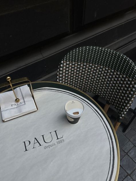 Coffee, paul, aesthetic coffee Ig Edit, Old Money Luxury, Classy Man, Tea Station, Nate Archibald, House Dream, Idea Photo, London Aesthetic, Chuck Bass