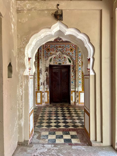 Traditional Pakistani House, Pakistani Traditional Aesthetic, Pakistani Aesthetic Photography, South Asian Home Aesthetic, Pakistani House Interior, South Asian Interior, South Asian House, Afghan Architecture, Pakistani Interior Design