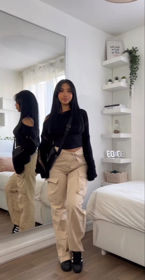 Outfit Ideas With Cargo Pants, Basic Outfit Ideas, Wwe Outfits, Baggy Outfit Ideas, All Black Fashion, Normal Clothes, 2000s Fashion Outfits, Cute Fall Outfits, Modest Fashion Outfits