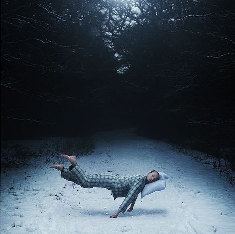 Surreal Self-Portraits Show a Man Eternally Sleeping - My Modern Metropolis Double Exposition, Motion Photography, Saatchi Gallery, Gif Animation, Foto Art, 판타지 아트, صور مضحكة, Underwater Photography, People Photography