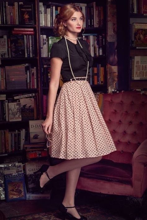 50s Inspired Outfits, Secretary Outfits, Vintage Inspired Outfits, Classic Style Women, Fashion Attire, Pinterest Fashion, Feminine Outfit, Cute Skirts, Up Girl