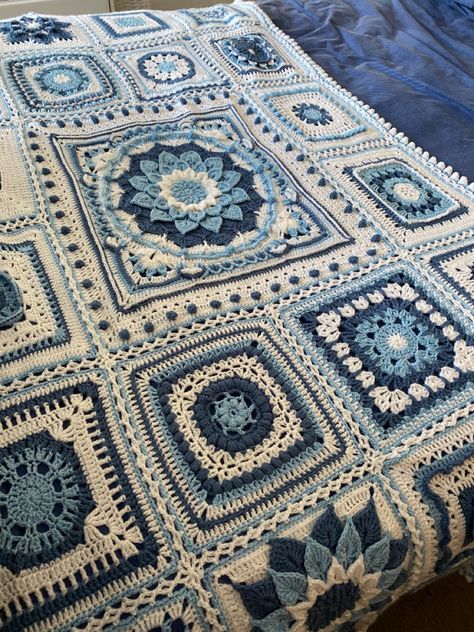 Blue Afghan Crochet Color Schemes, Crochet Blanket Blue And White, Blue And White Granny Square, Blue And White Crochet Blanket, Blue Granny Square Blanket, Crochet Squares Blanket, Crochet Blanket Blue, White And Blue Crochet, Bedspread Crochet