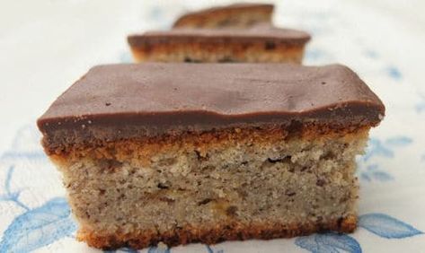 German Hazelnut Cake Recipe, Hazelnut Cake Recipe, German Cakes Recipes, Chocolate Cake Icing, Chocolate Hazelnut Cake, German Desserts, German Cake, Hazelnut Cake, Cake Cream