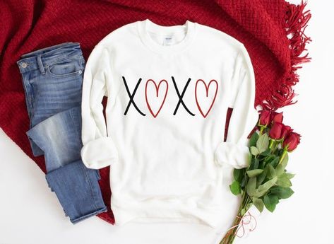 XOXO Valentines Day Sweashirt - how cute is this simple design? Perfect for teachers in the classroom or for a casual day at work. Celebrate love with this design and more with Wild Peaches Designs. Shirts For Teachers, Hello Valentine, Valentines Day Sweatshirt, Love Sweatshirt, Valentines Day Shirt, Matching Couple Shirts, Heart Sweatshirt, Valentine T Shirts, Sweatshirt For Women