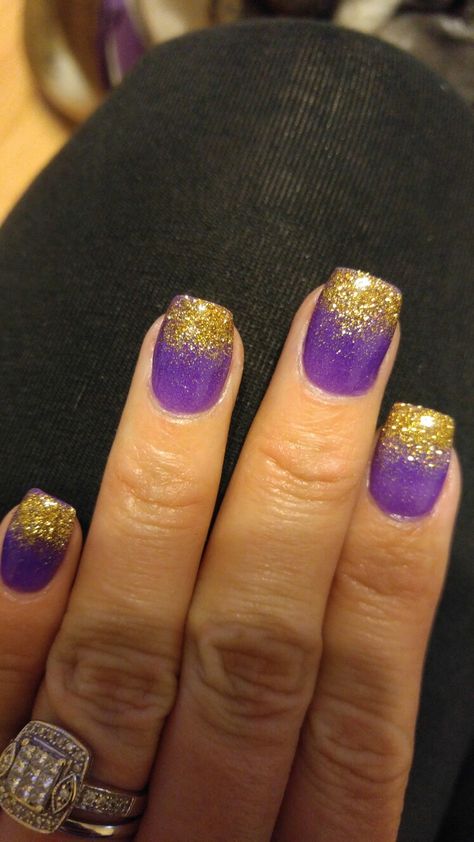 Purple and Gold Nails...ECU Pirates!!! Purple And Gold Football Nails, Vikings Football Nails, Purple Football Nails, Ecu Nails, Lsu Nails Designs Purple Gold, Lsu Nails Designs, Mn Vikings Nails, Purple And Gold Nails Ideas, Vikings Nail Designs