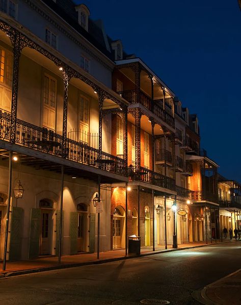 Savannah Tours, Ghost Hunting Equipment, Haunted History, New Orleans French Quarter, Most Haunted Places, Victorian Mansions, Ghost Tour, Most Haunted, Ghost Hunting