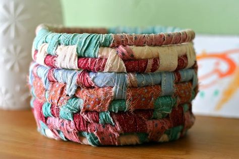 Quilting Fabric Online, Fabric Basket Tutorial, Sea Dog, Fabric Shears, Fabric Bowl, Basket Weaving Diy, Coiled Fabric Basket, Scrap Fabric Crafts, Basket Crafts