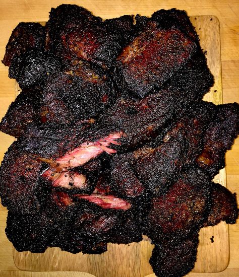 Brisket burnt ends Burnt Chicken, Brisket Burnt Ends, Crispy Pancakes, How To Cook Brisket, Burnt Ends, Burnt Food, Bbq Dinner, Texas Bbq, Dry Rub