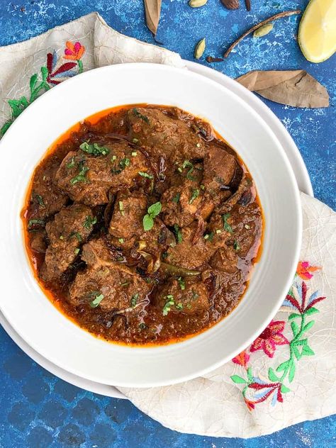 Mutton Handi By Pots N Curries – Feasting with Friends Mutton Handi, Mutton Dishes, Mutton Curry Recipe, Spaghetti With Ground Beef, Vegetable Chili, Mutton Curry, Vegetable Noodles, Mutton Recipes, Fenugreek Leaves