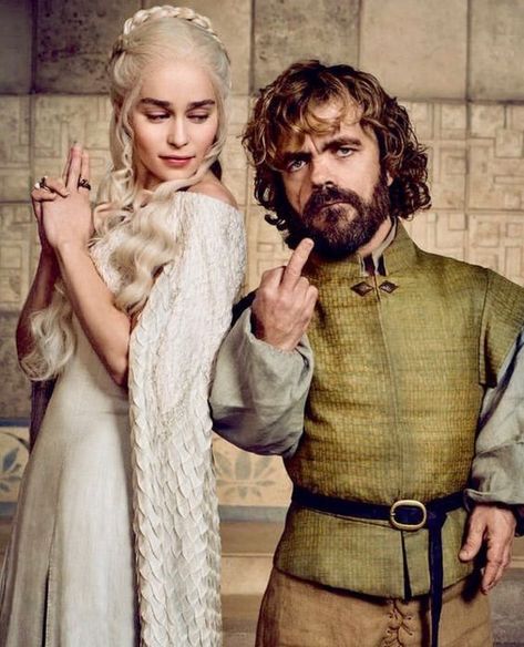 Emilia Clarke & Peter Dinklage 2019-05-02 Dessin Game Of Thrones, Game Of Thrones Facts, Game Of Thrones Poster, Game Of Thrones Costumes, Game Of Thrones Cast, Game Of Throne Daenerys, Got Game Of Thrones, Peter Dinklage, Game Of Thrones Funny