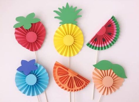 Stick Centerpieces, Tutti Frutti Birthday Party, Tutti Frutti Party, Summer Plan, Fruit Birthday Party, Paper Fruit, Fruit Crafts, Kerajinan Diy, Peach Strawberry