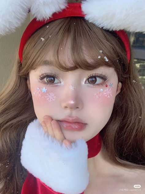 Christmas Rhinestone Makeup, Christmas Eye Looks, Makeup Noel, Eye Makeup Christmas, Christmas Elf Makeup, Christmas Makeup Simple, Makeup Kawaii, Xmas Makeup, Christmas Eye Makeup