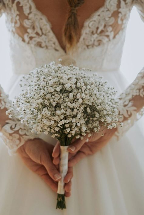 Simple Wedding Bouquets, Earthy Wedding, Bridal Bouquet Flowers, Rustic Wedding Bouquet, White Bridal Bouquet, Bouquet Flower, Sweetheart Wedding Dress, Wedding Decor Inspiration, Dried Flower Bouquet