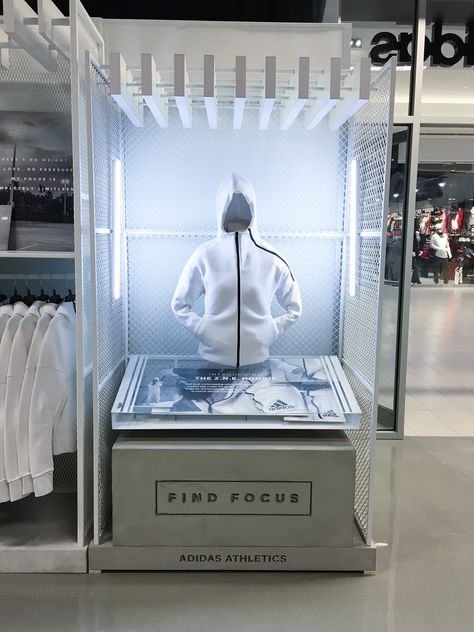 Display Clothes, Nike Pop Up, Off White Pop Up Store, Puma Pop Up Store, Product Display, Adidas Pop Up Store, Adidas Retail Design, Window Display Design, Shop Layout