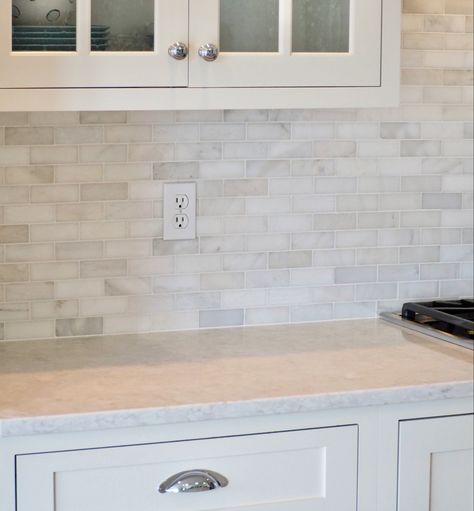 White Countertop And Backsplash Ideas, Marble Look Tile Backsplash, Marble Countertop With Backsplash, Marble Backsplash With Quartz Countertop, Marble Kitchen Backsplash Tile, Marble Tiles Kitchen Backsplash, Quartz Countertops Marble Backsplash, Satori Backsplash, Kitchen Backsplash Ideas White Counters